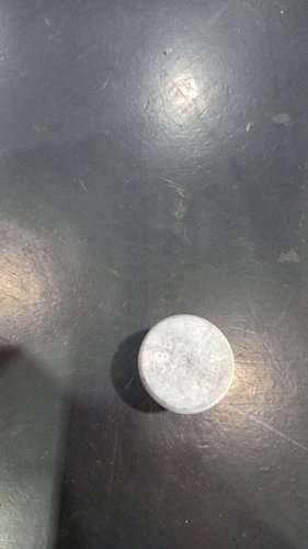 PARAFUSO DA FACA SEGADEIRA KUHN/56115800. PARAFUSO DA FACA SEGADEIRA KUHN/56115800.